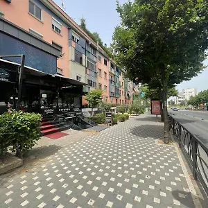 apt-eb-cosy-2.hotels-in-tirana.com/