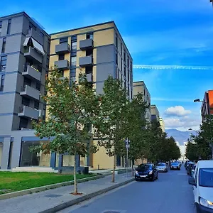 apt-cozy-2-bedroom-close-to-center.hotels-in-tirana.com/